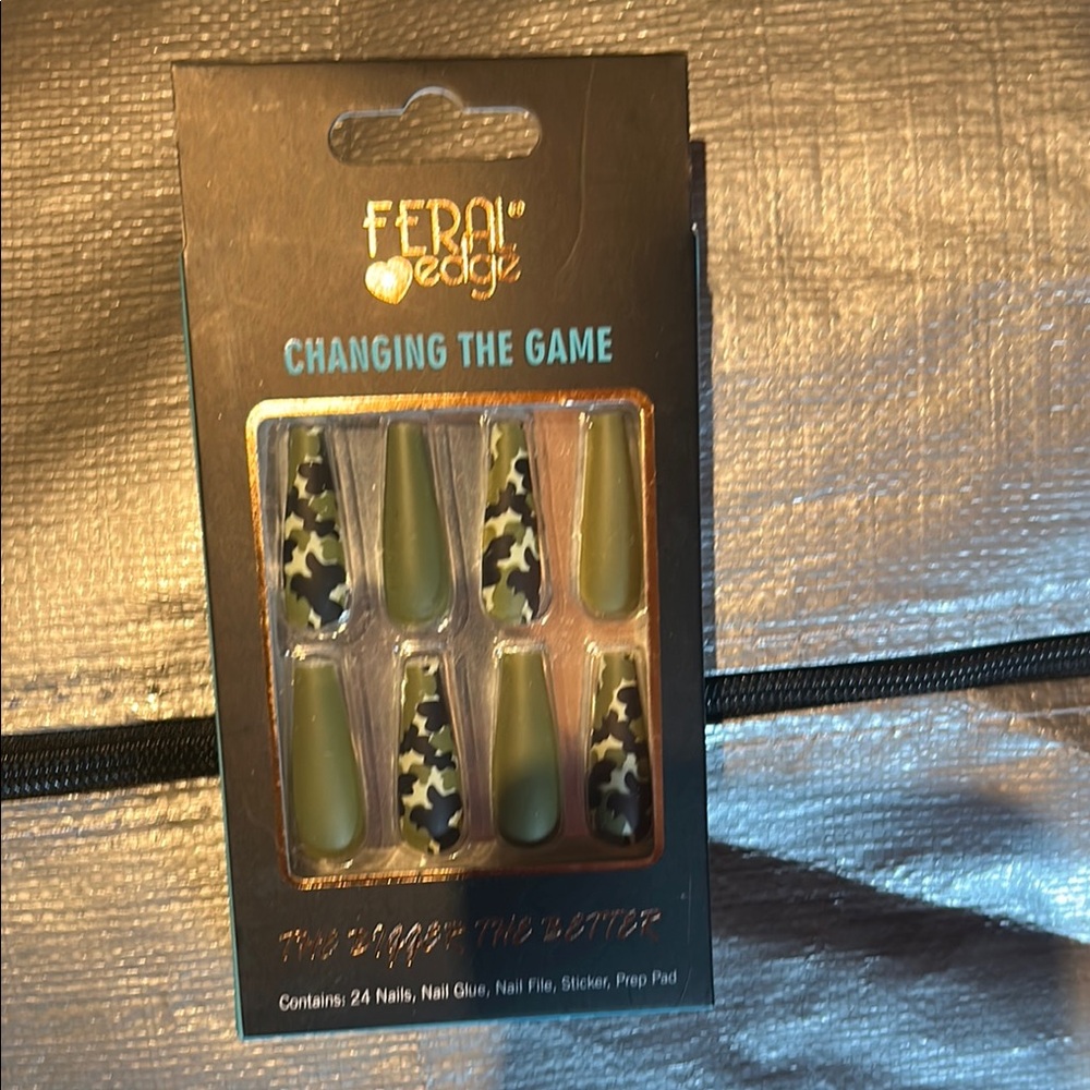 Feral/Camouflage Nail Set/Green & Black/New
